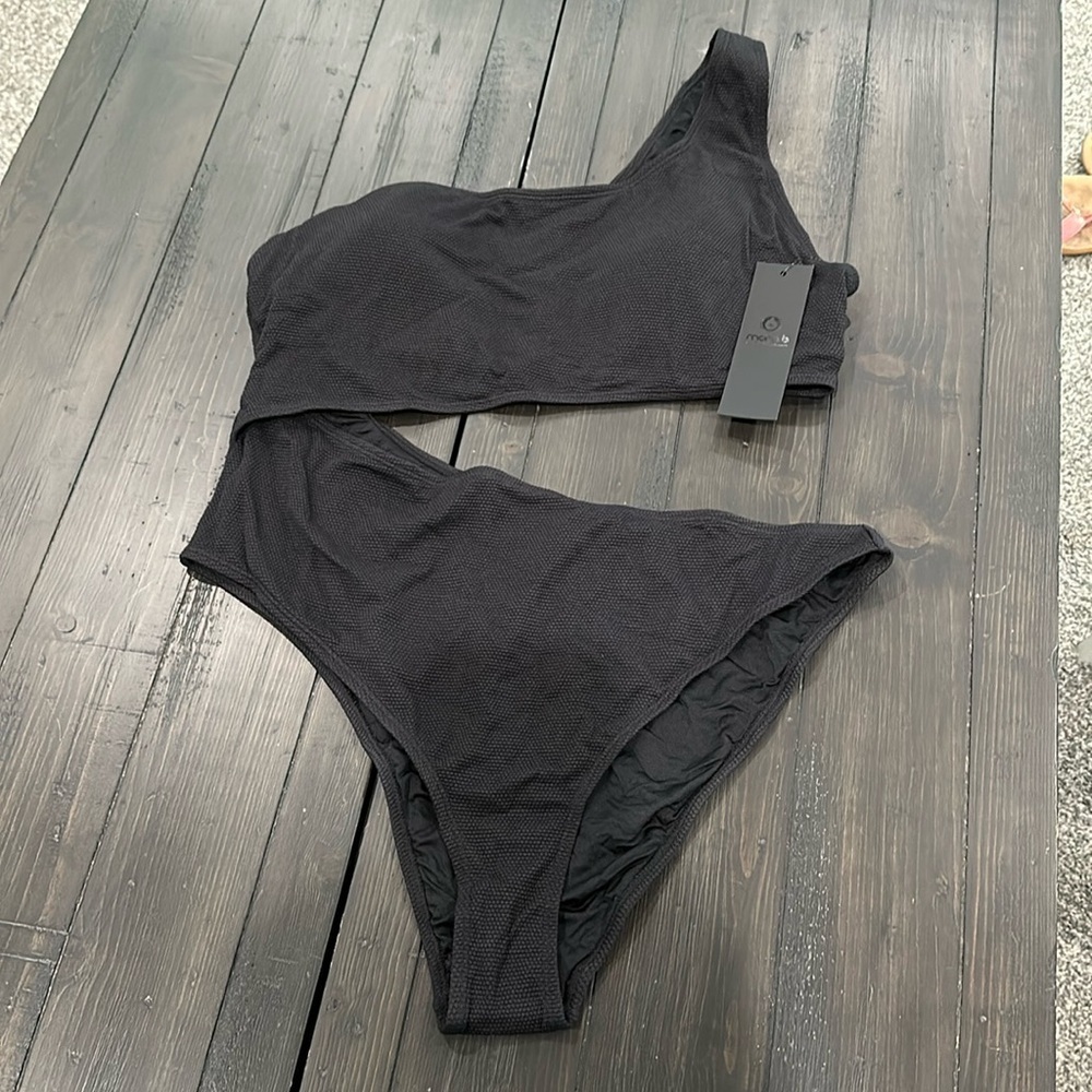 NWT Mono B swimsuit. Two piece but is attached at one side. Size 3x